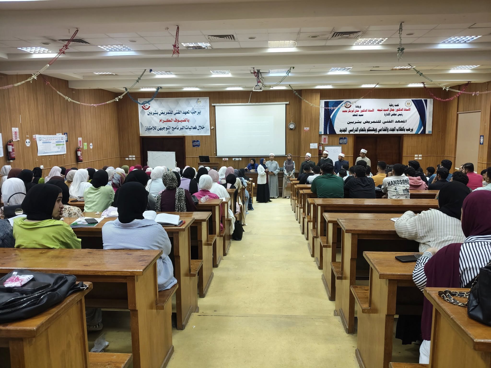 زيارة وفد من الأزهر الشريف إلى المعهد الفنى للتمريض بشربين